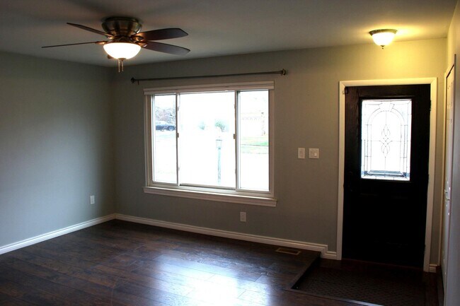 Photo - 43592 Champlain Ct