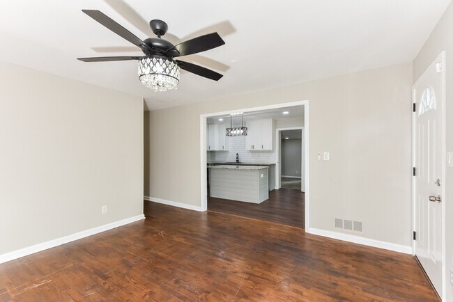 Photo - 2362 Macon Dr SW