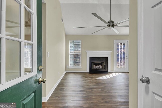 Photo - 40 Elisabeth Way