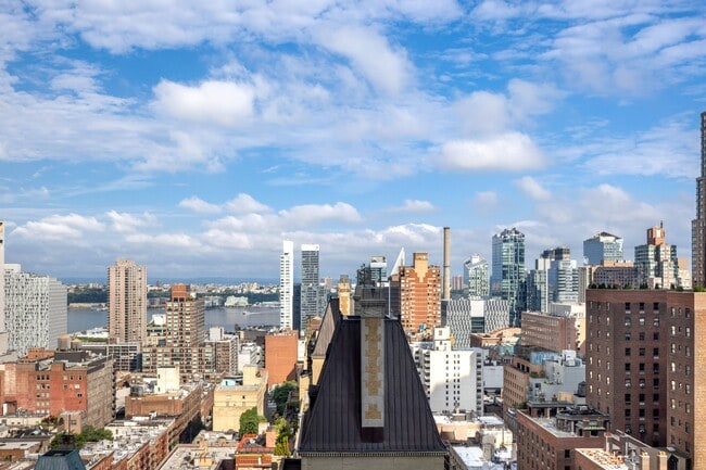 Photo - 322 W 57th St