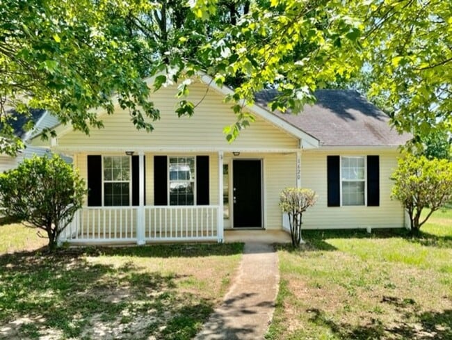 Photo - Charming ranch-style 2 Bedroom 1 Bath home in Pineville offering comfortable single-level living.