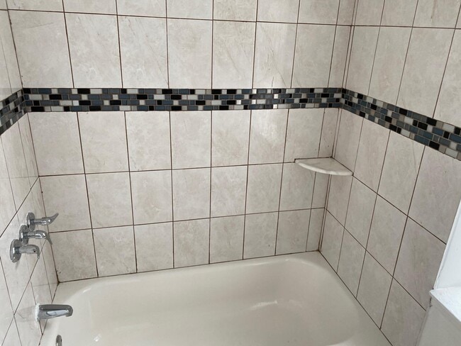 Photo - 329 N Robinson St