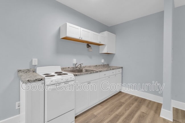 Photo - 131 Allen St Unit 5