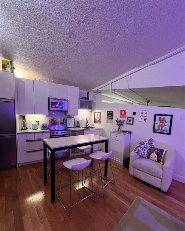 Building Photo - 12 Stoneholm St Unit 322