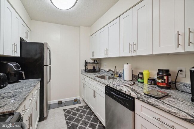 Photo - 1420 Locust St Unit 8O