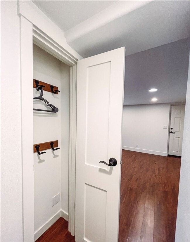 Photo - 1Bd/1Ba Kirkland Duplex