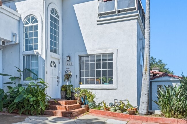 Building Photo - 612 Alta Vista Dr