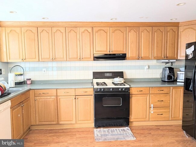 Photo - 320 Spruce St