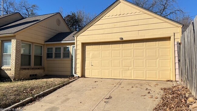 Photo - 4600 Calmont Ave