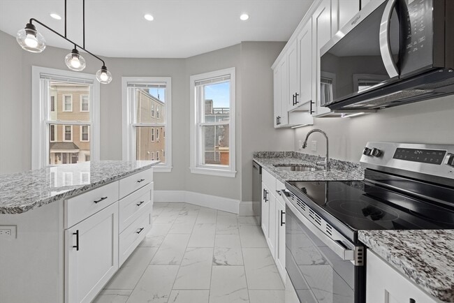 Photo - 921-923-923 E Broadway Unit 3