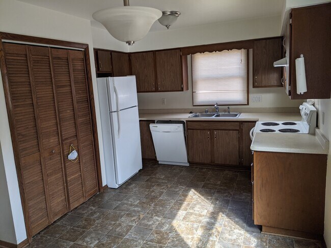 Photo - 1682 Highland Dr