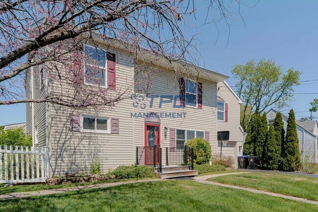 Photo - 8 Windsor Dr