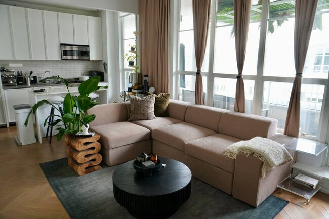 Building Photo - 184 Kent Ave Unit A606