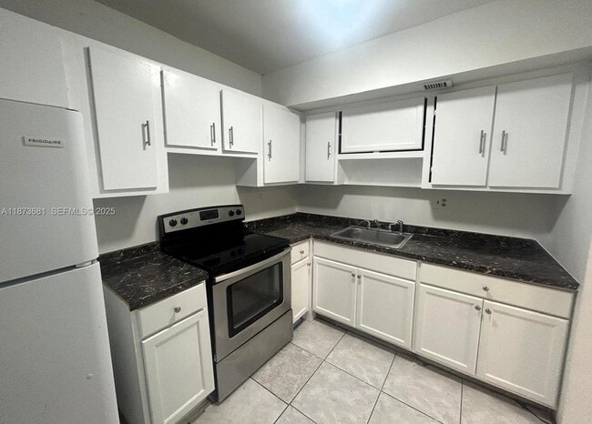 Building Photo - 3600 NW 21st St Unit 101