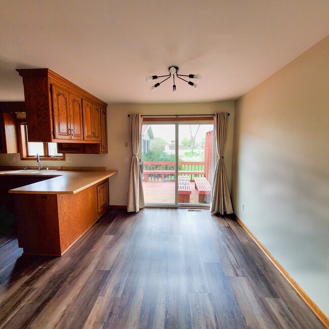 Photo - 5104 Rustling Oaks Ln