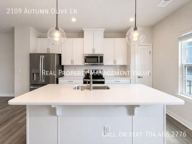Photo - 2109 Autumn Olive Ln