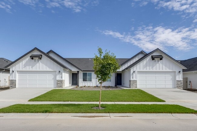 Building Photo - Adorable and affordable Duplex for rent in... Rental