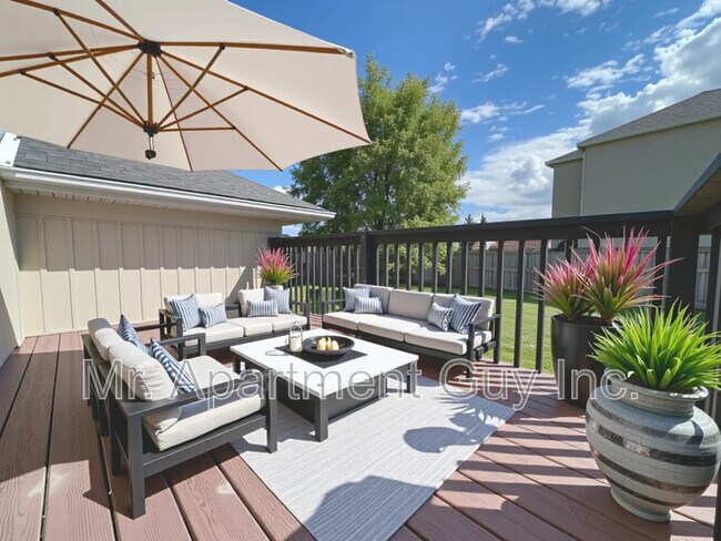 Photo - 323 Queenston Rd