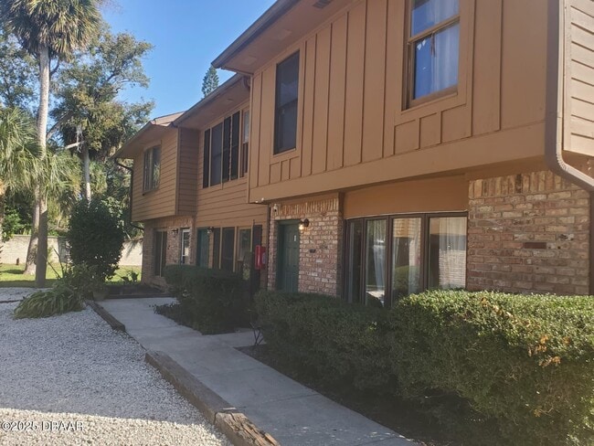 Building Photo - 814 N Halifax Ave