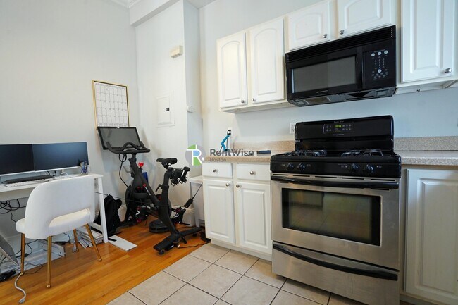 Photo - 722 E 6th St Unit 3R