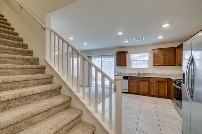 Photo - GORGEOUS TOWNHOME*UPGRADED*ALL APPLIANCES*...