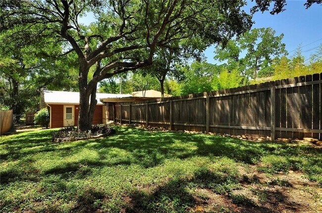 Photo - Fully updated 6 bed house!!! 1911 David!