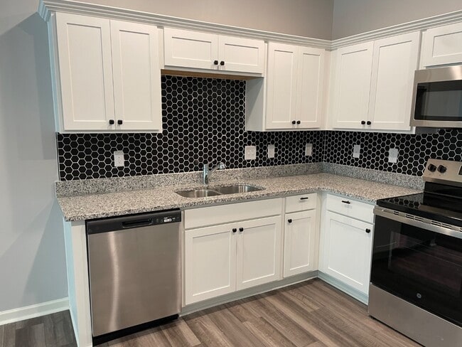 Photo - 2111 Gln Xing Dr