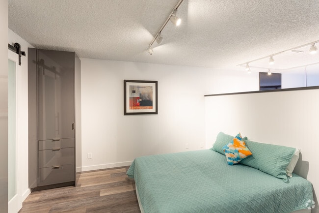 Studio style 1BR, 1BA - 585 SF - Riverfalls Tower Apartments