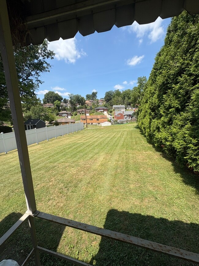 Photo - 1624 Sillview Dr