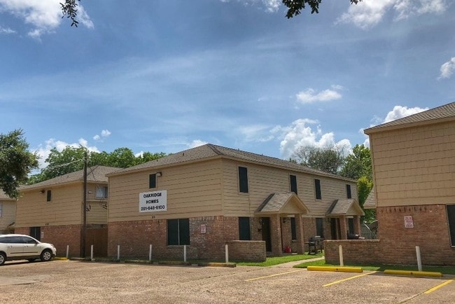 Oakridge Townhomes - Oakridge Townhomes