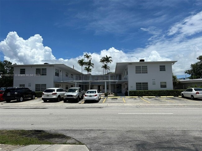 Building Photo - 2435 Van Buren St Unit 1A Rental