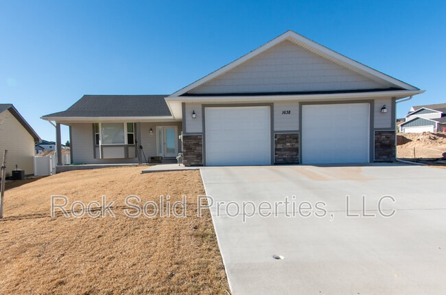 Building Photo - 1638 Elsie Jean Trl