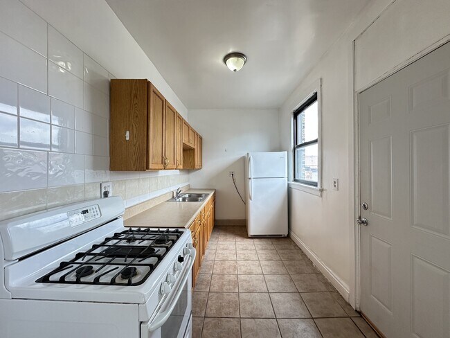 Photo - 1670 W Pratt Blvd Unit 4