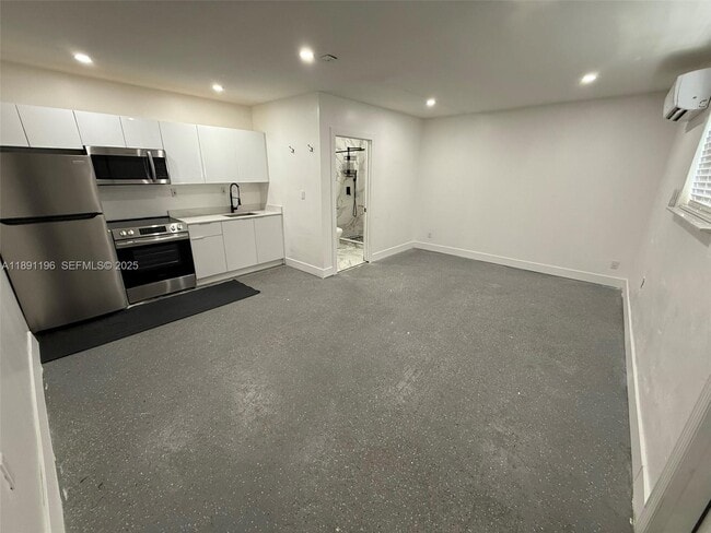 Building Photo - 4300 NW 3rd Ct Unit 1