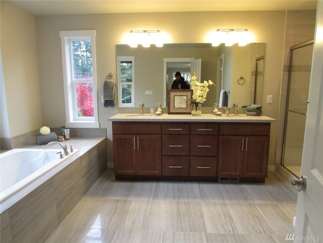 Master bathroom. - 15828 25th Ave NE