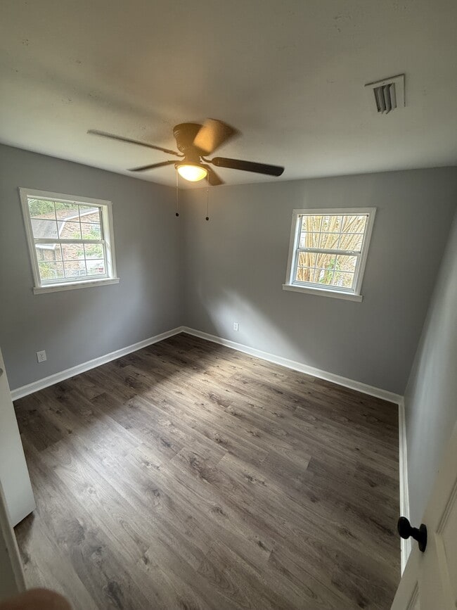 Photo - 221 Meadowbrook Dr