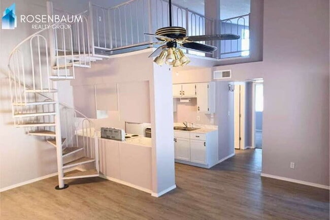 Building Photo - Beautiful 2-Bedroom Townhome with Loft in Quail Creek!