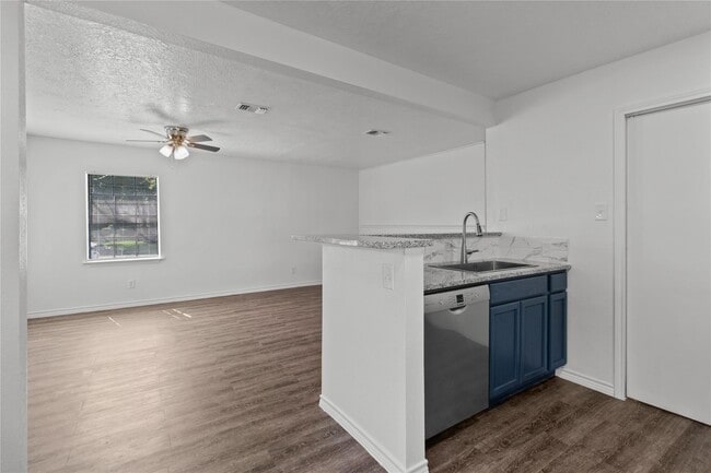 Photo - 805 28 1/2 St