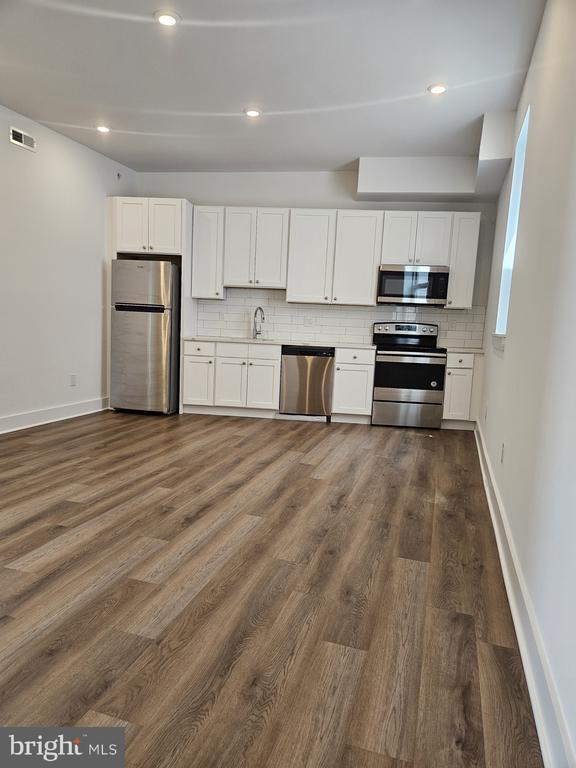 Building Photo - 6202-4 Germantown Ave Rental