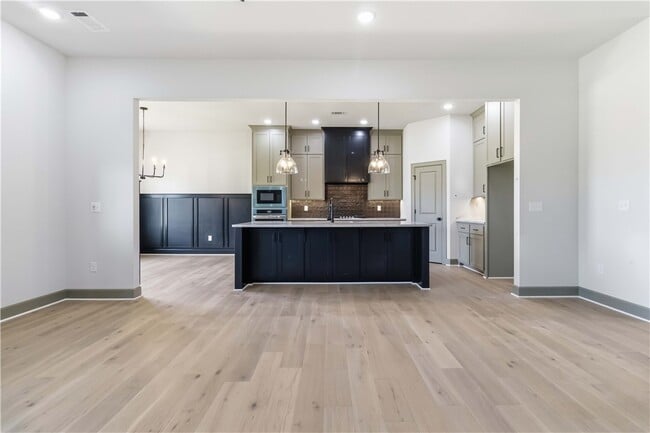 Photo - 980 Trestle Ln