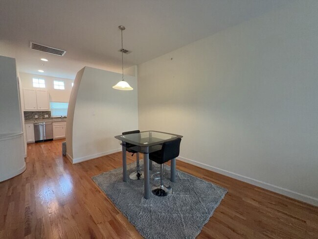Photo - 8705 Bryam St