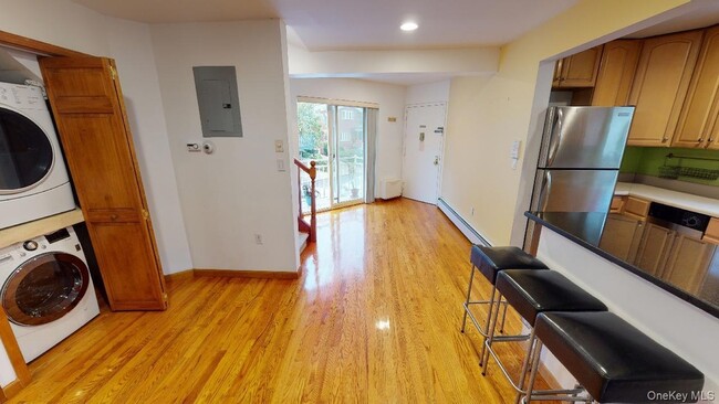 Photo - 67-27 Exeter St Unit 2