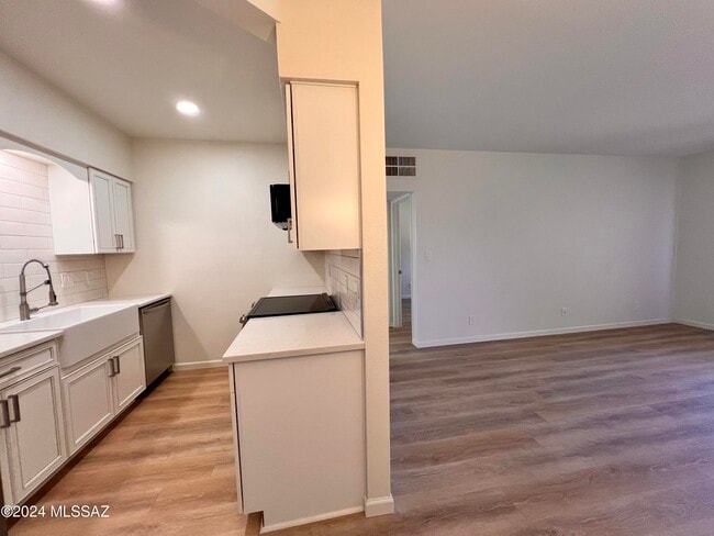 5500 N Valley View Rd Unit 231