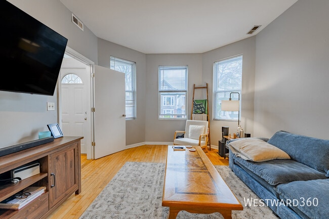 Photo - 3242 N Hoyne-1 Unit 1