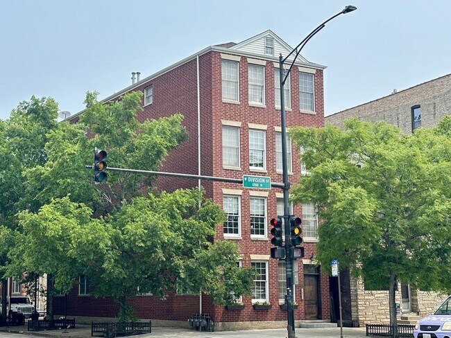 Photo - 1424 W Division St Apartments Unit 4