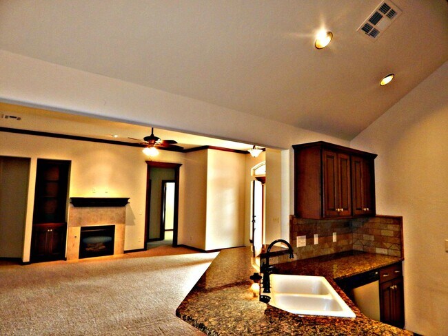 Photo - Delightful Home in the heart of Edmond- Pool and Club House-Close to I-35, Broadway Extension and...