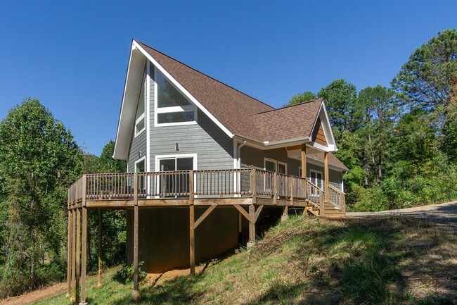 Building Photo - Candler Rental!
