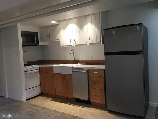 Photo - 1650 33rd St NW