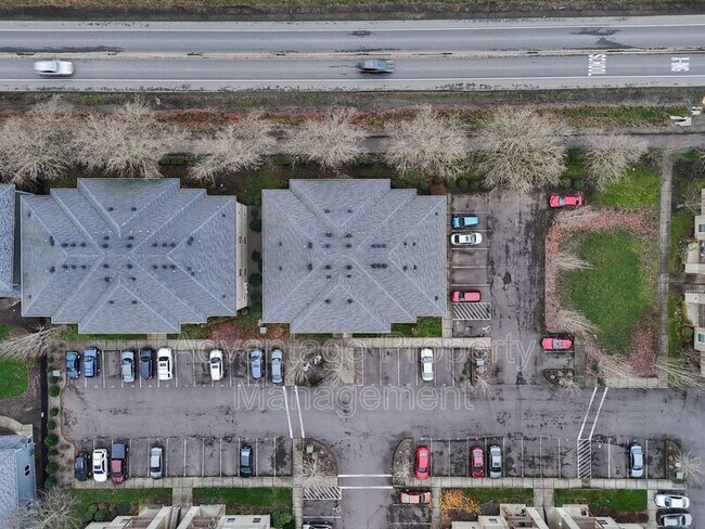 Photo - 523 Catron St N