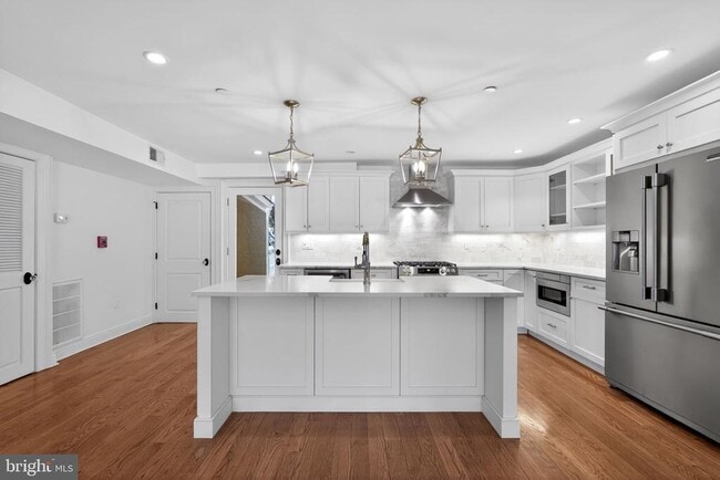 Building Photo - 200 W Wayne Ave Unit 1